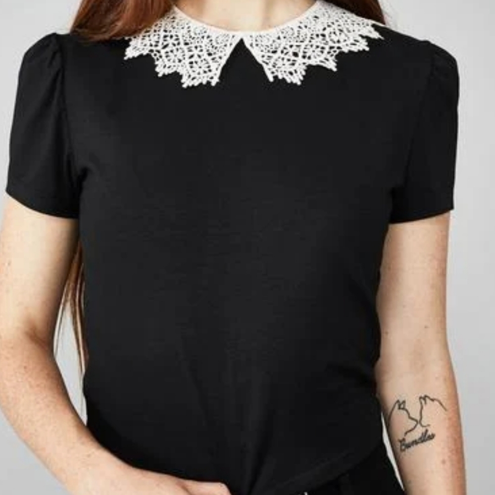 Widow crop top